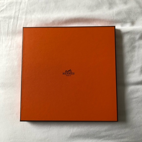 BRAND NEW HERMES PRINTED SILK SCARF - Picture 7 of 8